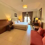 Hotel & 4*