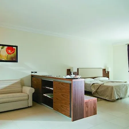 Hotel &