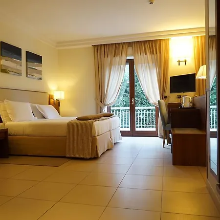 Hotel &