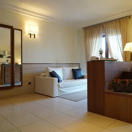 Hotel & 4*