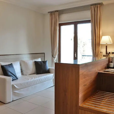 & Hotel 4*