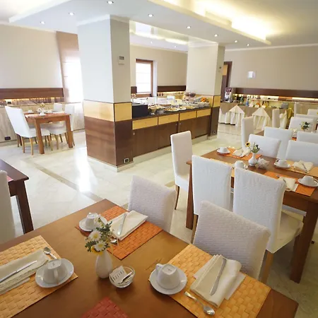Hotel & 4*