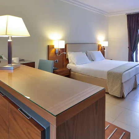 Hotel & 4*
