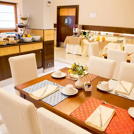 Hotel & 4*