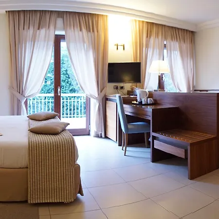 Hotel & Pozzuoli