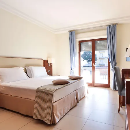 & 4* Pozzuoli