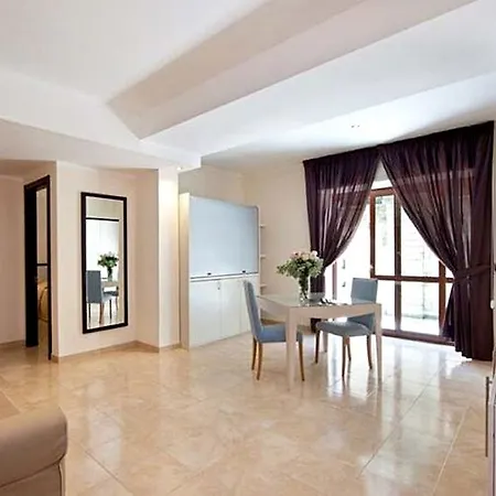 Hotel & 4*